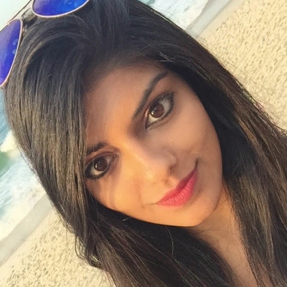 Profile Picture of Saba Ahmed (@sahm27) on Poshmark