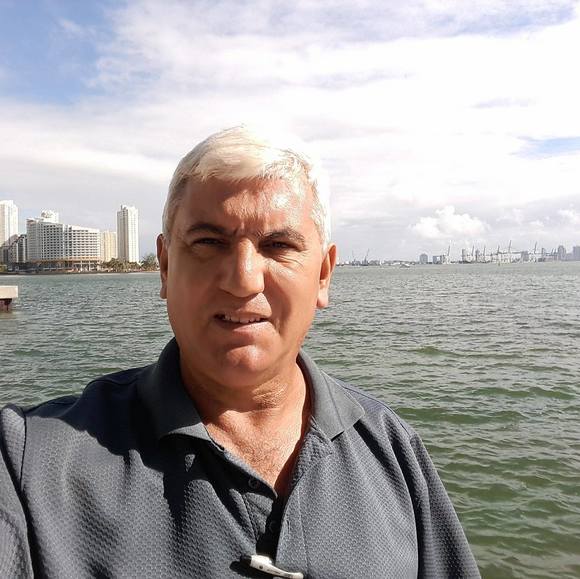 Profile Picture of Claudio Navarro (@gallocla) on Poshmark