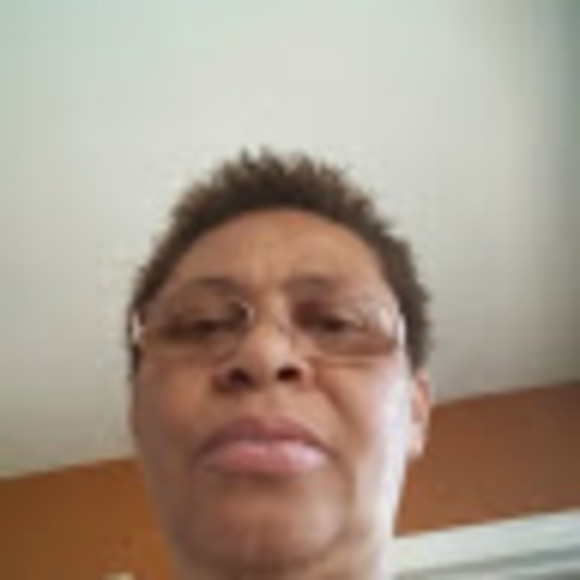 Profile Picture of Pauline Williams (@paulinewilli414) on Poshmark