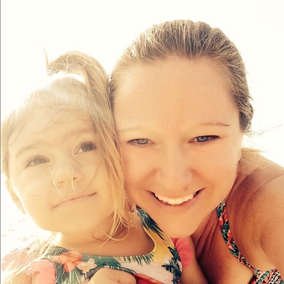 Profile Picture of Michele Tavener (@mtavener2013) on Poshmark