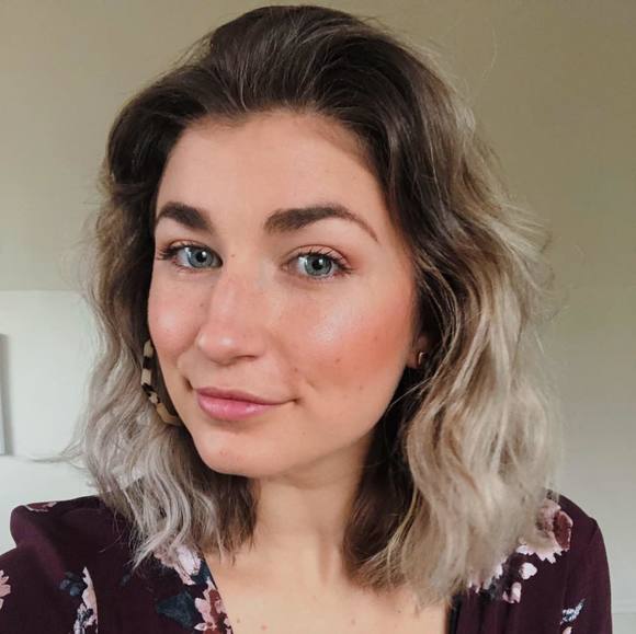 Profile Picture of Danielle Blevins (@daniblevs) on Poshmark