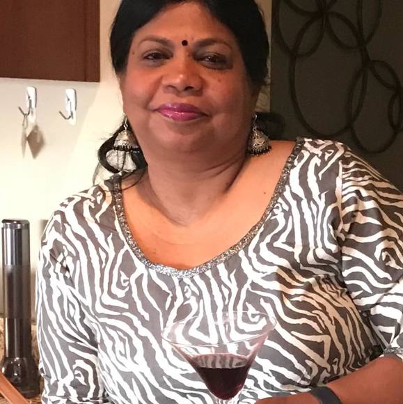 Profile Picture of Sonia George (@chinnamma6966) on Poshmark