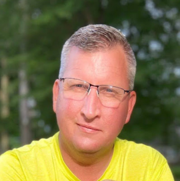 Profile Picture of Lee Nicholson (@leenicholson885) on Poshmark