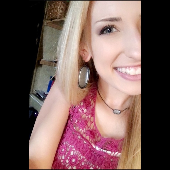 Profile Picture of Sydney Limmer (@sydneylimmer) on Poshmark