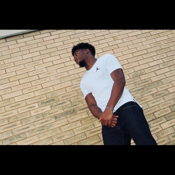 Profile Picture of Drew Mason (@drewmason28) on Poshmark