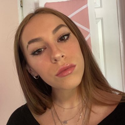 Profile Picture of Lara Connolly (@lara_connolly4) on Twitter