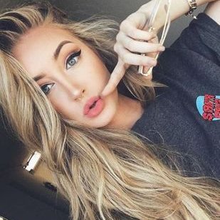 Profile Picture of Mia Carson Grace (@maili_moniz) on Twitter