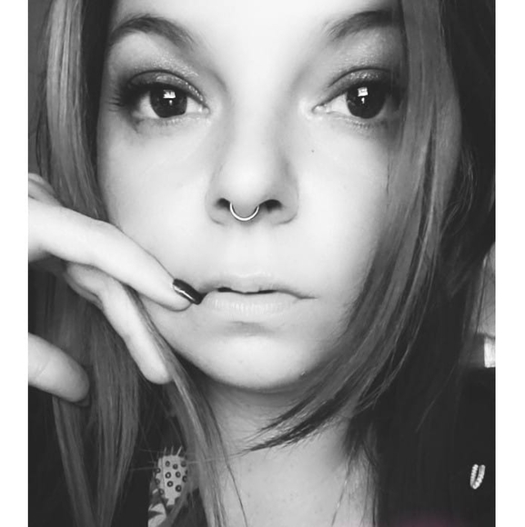 Profile Picture of Haley Stahl (@mellonchollic) on Poshmark