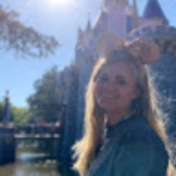 Profile Picture of Charlie Rieckers (@charlie2r) on Poshmark