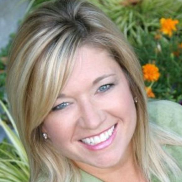 Profile Picture of Lara Young (@josie1234) on Poshmark