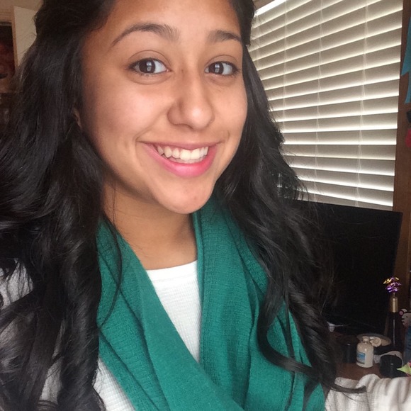 Profile Picture of Carla Manzano (@manzanok) on Poshmark