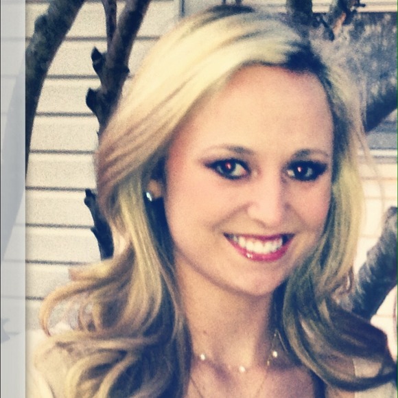 Profile Picture of Maryellen Mcilwain (@memcilwain) on Poshmark