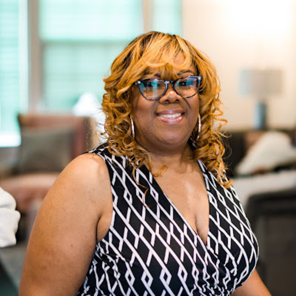 Profile Picture of Monica Ayers (@thetherapeutic) on Poshmark