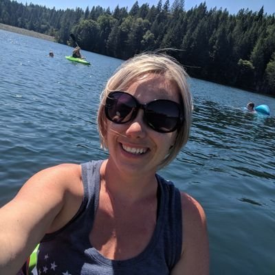 Profile Picture of Holly Mitchell (@holly_fogle) on Twitter