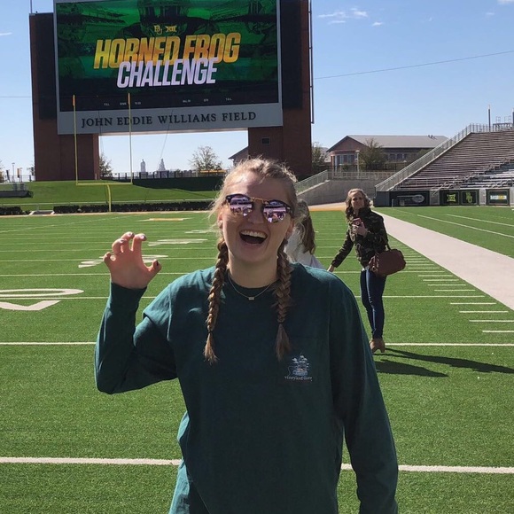 Profile Picture of Reid Davis (@reidalexandria) on Poshmark