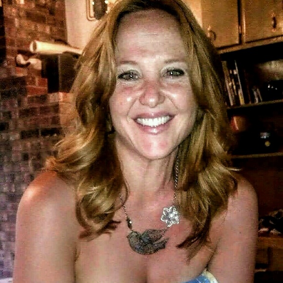 Profile Photo of Tina Harris (@honeyvines71) on Poshmark