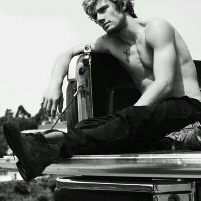 Profile Picture of Alex Pettyfer (@Alexander_petty) on Twitter