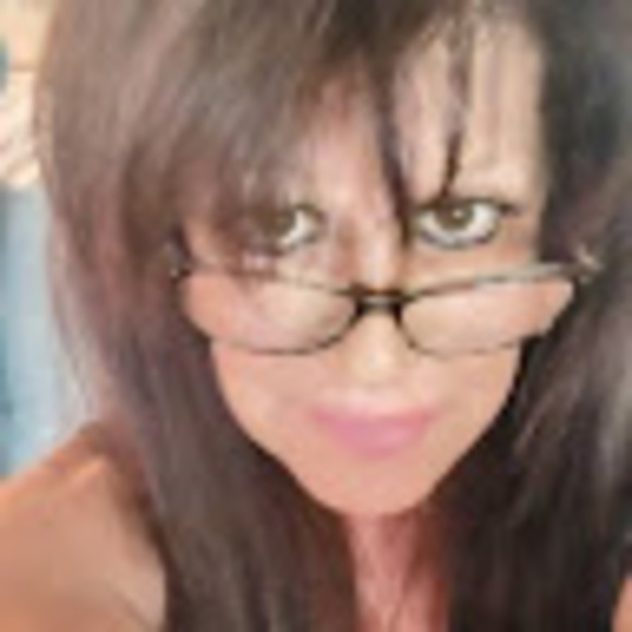 Profile Picture of Audrey Unger (@audreyunger) on Poshmark