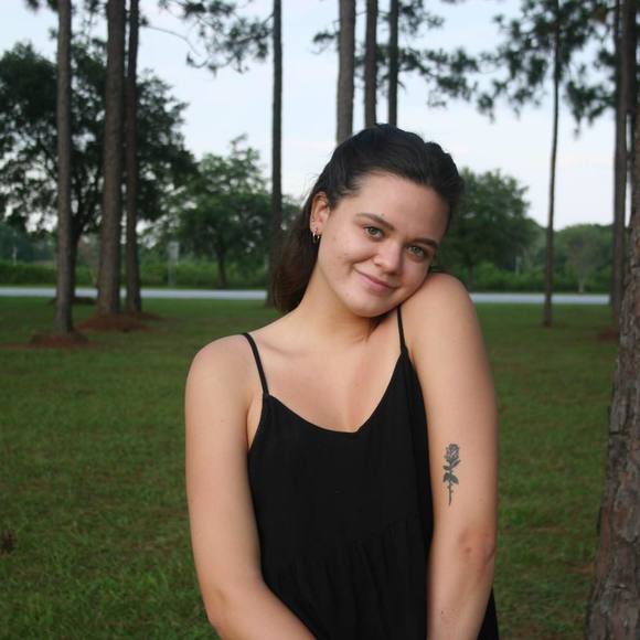 Profile Picture of Marley Berdux (@mgberdux) on Poshmark