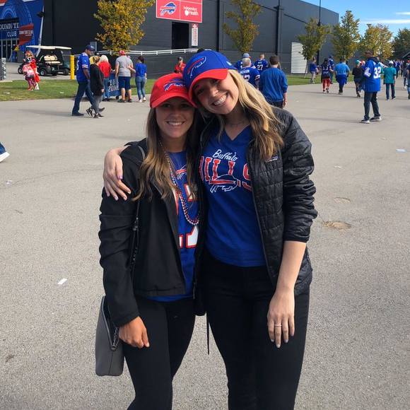 Profile Picture of Kersten Zwierlein (@kerstenz) on Poshmark