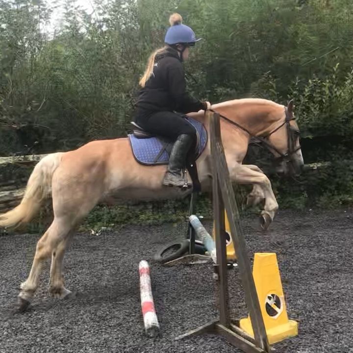 Profile Picture of Leah (@leahcoombey) on Tiktok