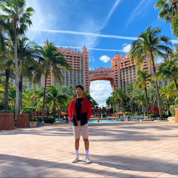 Profile Picture of Devin Wang (@devinwang9) on Poshmark