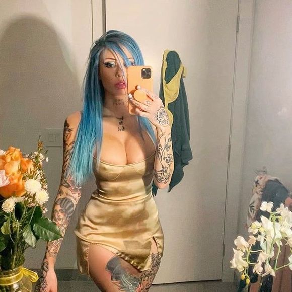 Profile Picture of Hannya Toska (@hannyatoska) on Poshmark