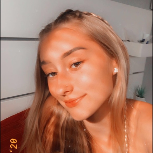 Profile Picture of Leah Jackson (@leahjackson700) on Poshmark