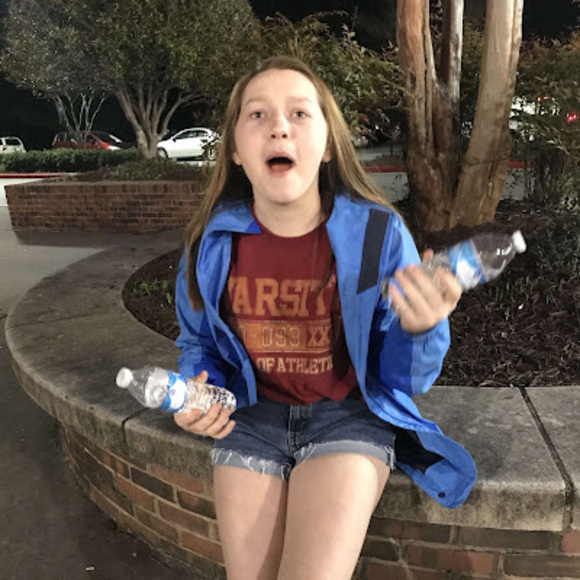 Profile Picture of Bella Shumann (@bgshumann) on Poshmark