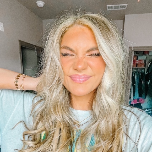 Madison Vickery - Poshmark Profile Picture of Madison Vickery (@madisonvicke994) on Poshmark