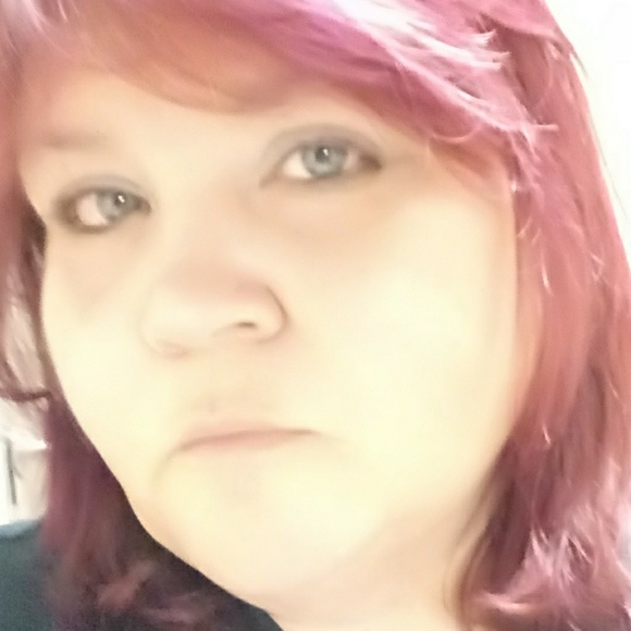 Profile Picture of Sherrie Biszmaier (@biszmaier1313) on Poshmark