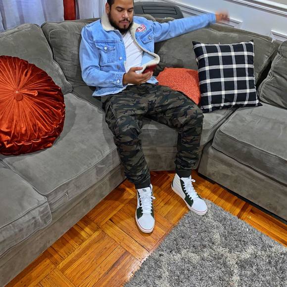 Profile Picture of Eric Pendleton (@ejp722) on Poshmark