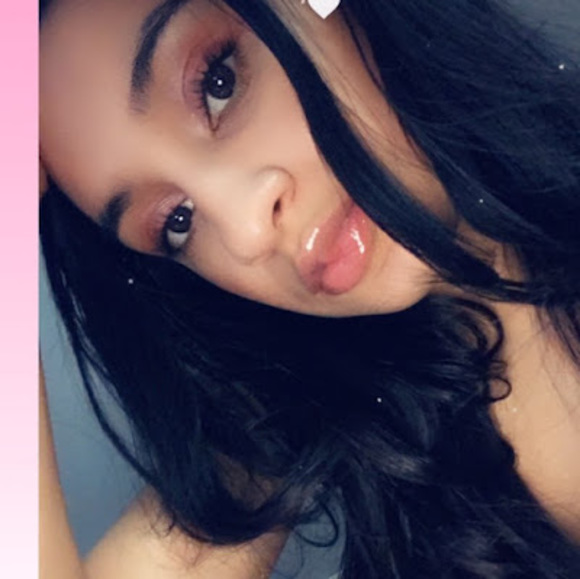 Profile Picture of Sol Lopez (@sol534744) on Poshmark