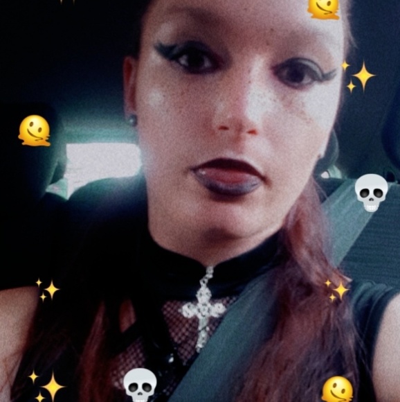 Profile Picture of Ruby Lawson (@rubyluxford) on Poshmark