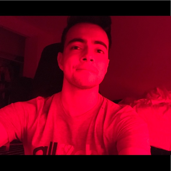 Profile Picture of Julian Landeros (@juliandeloro) on Poshmark