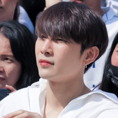 Profile Picture of Huang Li (@huangli00395662) on Twitter