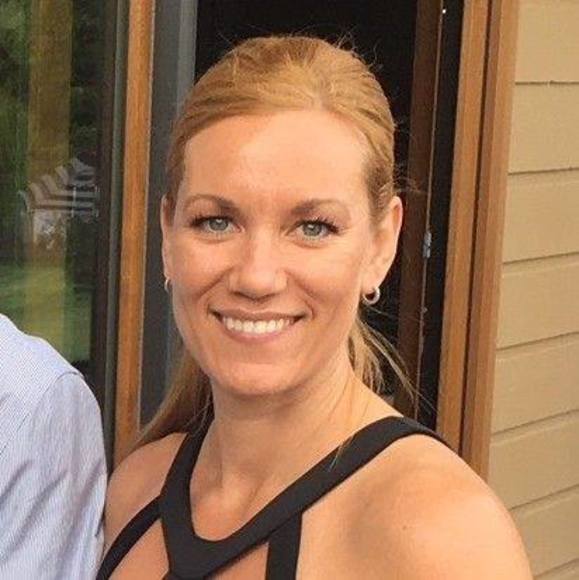 Profile Picture of Kristin Rosdal (@kristinrosdal) on Poshmark