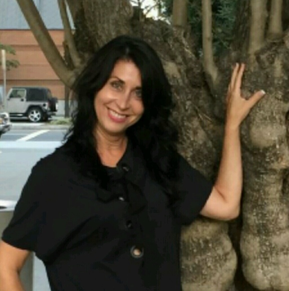 Profile Picture of Deborah Mccarthy (@dcmccarthy) on Poshmark