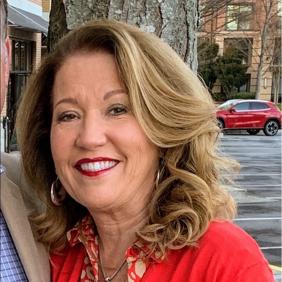 Profile Picture of Catherine Goranson (@cathgo62) on Poshmark