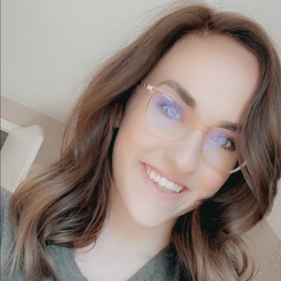 Profile Picture of Emily Goshorn (@emilygoshorn) on Poshmark