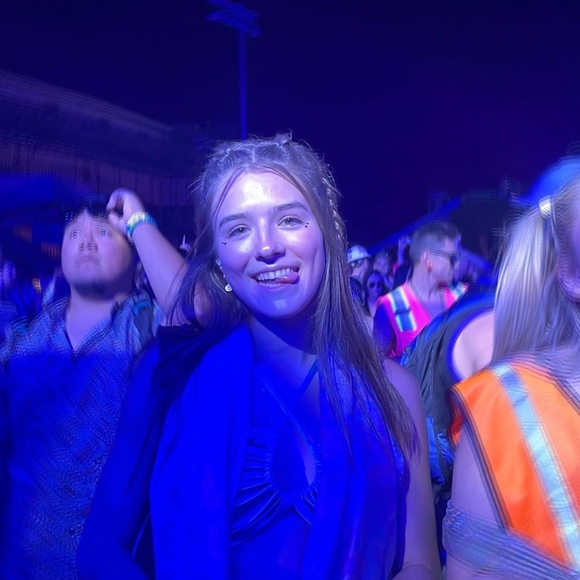 Profile Picture of Tatjana Eicker (@tatieicker) on Poshmark