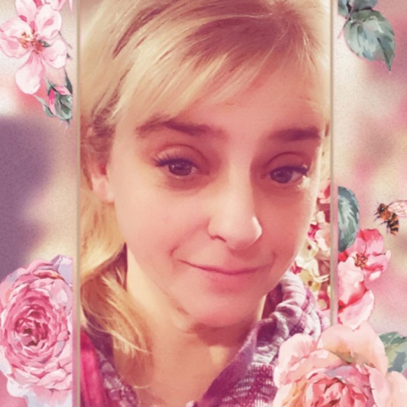 Profile Picture of Robin Nedoroscik (@robinnedoroscik) on Poshmark