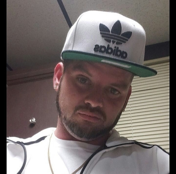 Profile Picture of Aaron Ringley (@aaronringley) on Poshmark