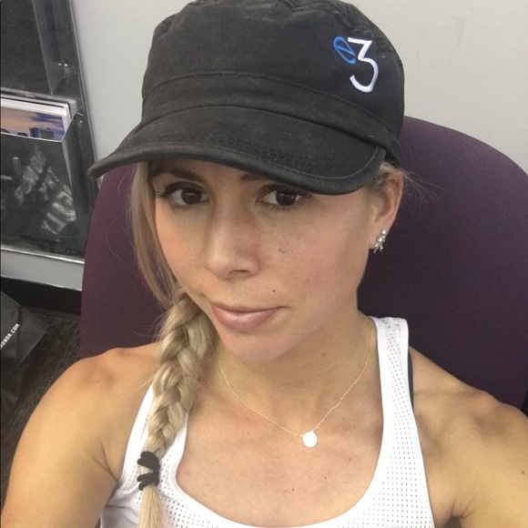 Profile Picture of Carol Ernster (@carolernster) on Poshmark