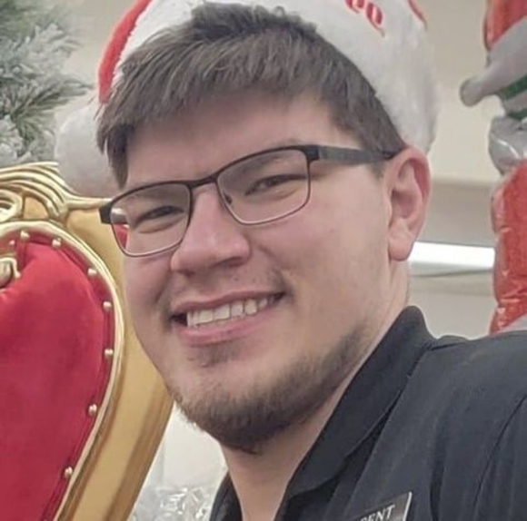 Profile Picture of Vincent Puterbaugh (@v_puterbaugh) on Poshmark
