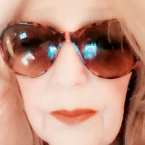 Joyce Mounts - Poshmark Profile Picture of Joyce Mounts (@jojomo1323) on Poshmark