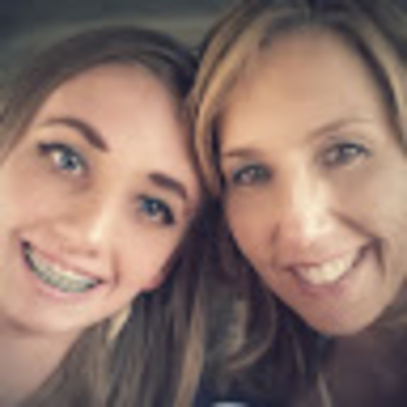 Profile Picture of Paula Hannah (@hannahsgroup03) on Poshmark