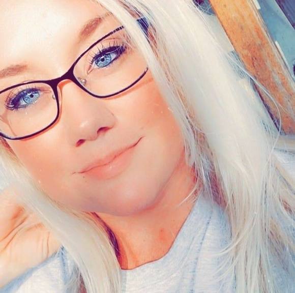 Profile Picture of Katie Metric (@katelynmetric) on Poshmark