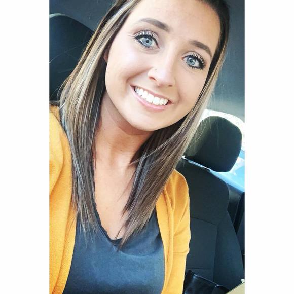 Amanda Bratton - Poshmark Profile Picture of Amanda Bratton (@abratton95) on Poshmark