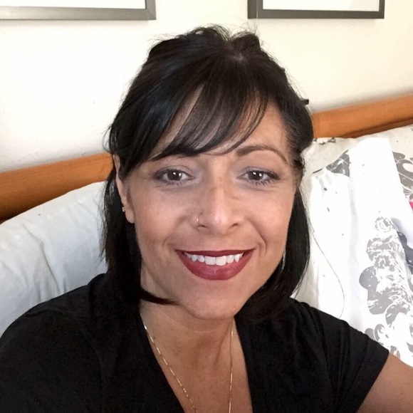 Profile Picture of Tracy Irving (@tracyjeanette) on Poshmark